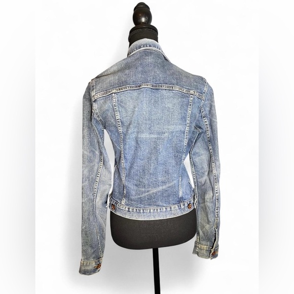 Women’s Distressed Denim Jean Jacket Medium Wash Fitted Size 4 Westernwear - Picture 3 of 3